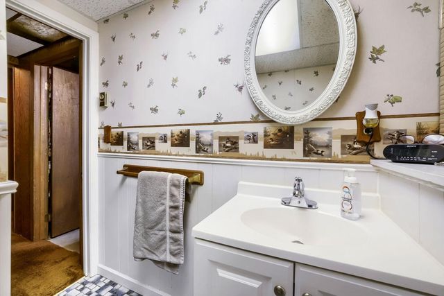 2284 Standridge Avenue, Maplewood, MN 55109