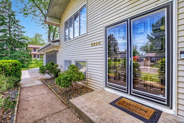 2284 Standridge Avenue, Maplewood, MN 55109