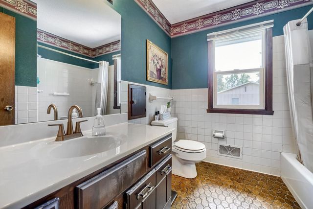 2284 Standridge Avenue, Maplewood, MN 55109