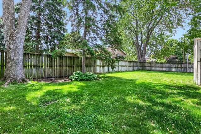 2284 Standridge Avenue, Maplewood, MN 55109