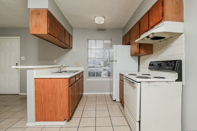 820 W Olmos, San Antonio, TX 78212