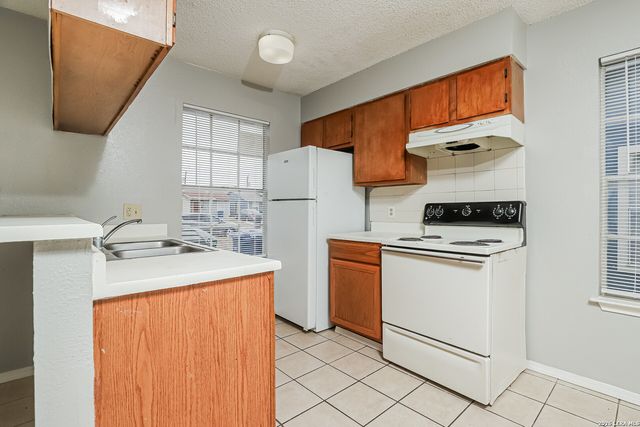 820 W Olmos, San Antonio, TX 78212