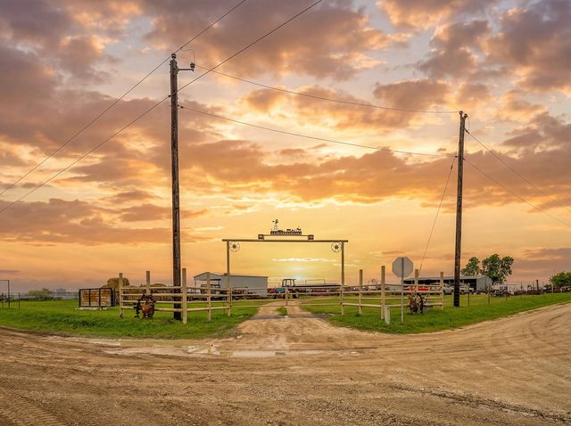 1010 County Road 382, Era, TX 76238