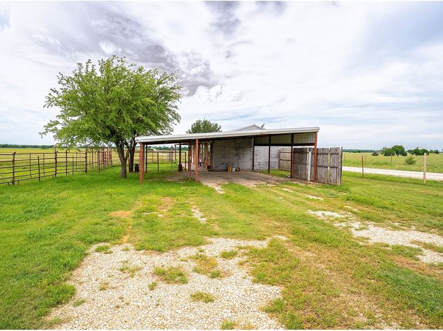 1010 County Road 382, Era, TX 76238
