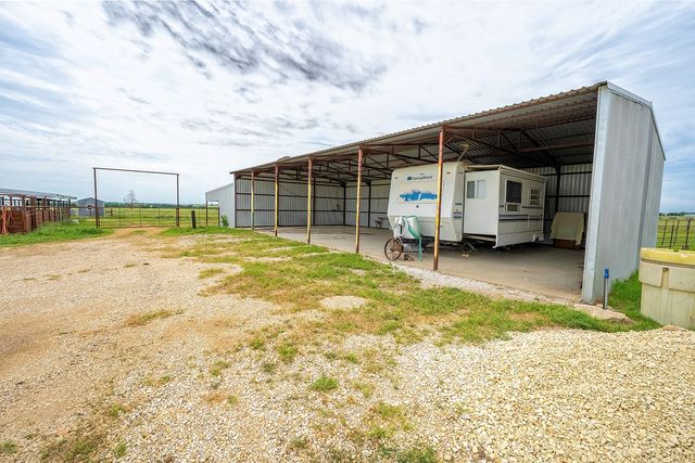 1010 County Road 382, Era, TX 76238