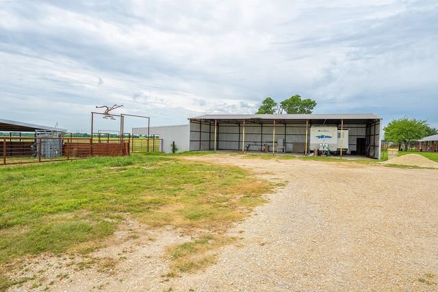 1010 County Road 382, Era, TX 76238
