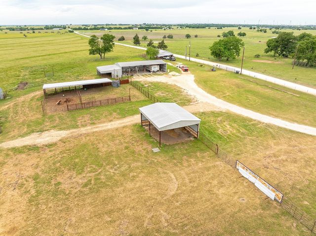1010 County Road 382, Era, TX 76238