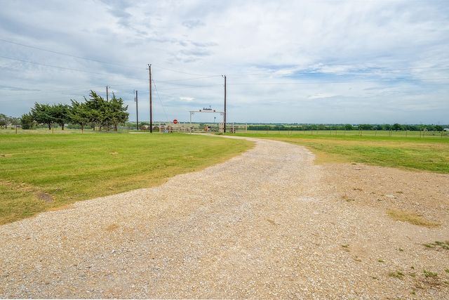 1010 County Road 382, Era, TX 76238