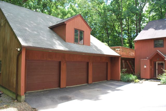 43 Camelot Drive, Bedford, NH 03110