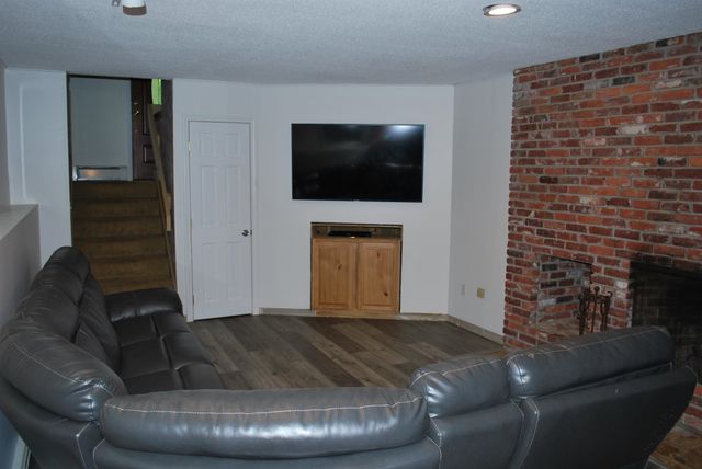 43 Camelot Drive, Bedford, NH 03110