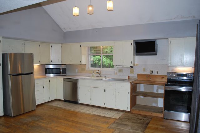 43 Camelot Drive, Bedford, NH 03110