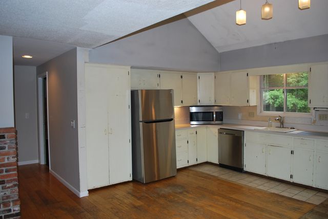 43 Camelot Drive, Bedford, NH 03110