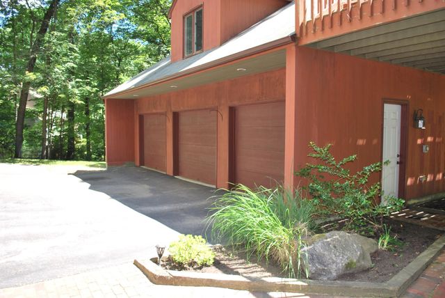 43 Camelot Drive, Bedford, NH 03110