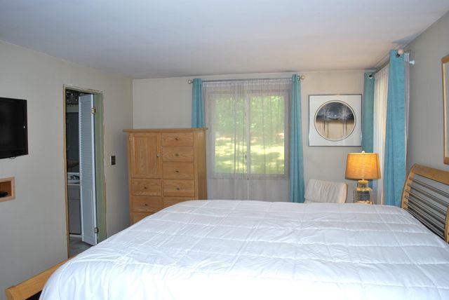 43 Camelot Drive, Bedford, NH 03110