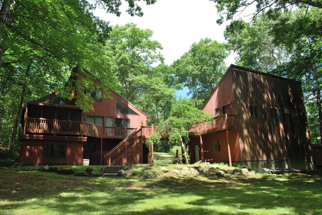 43 Camelot Drive, Bedford, NH 03110