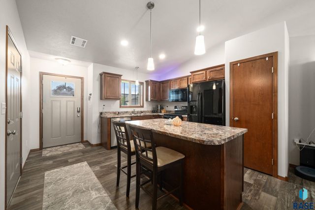 2527 E Meadowside Pl Place, Sioux Falls, SD 57105