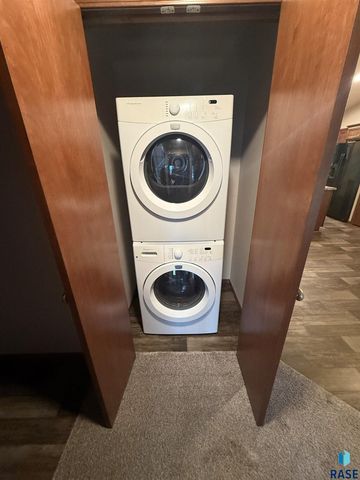 2527 E Meadowside Pl Place, Sioux Falls, SD 57105