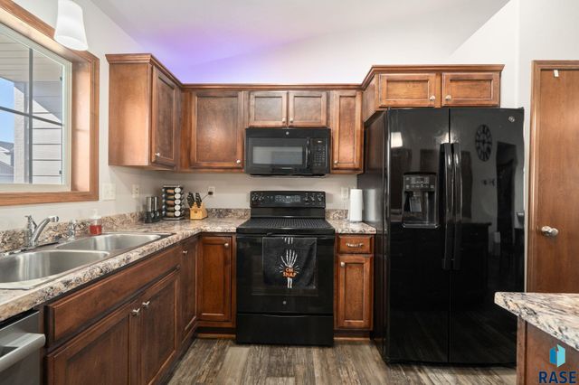 2527 E Meadowside Pl Place, Sioux Falls, SD 57105