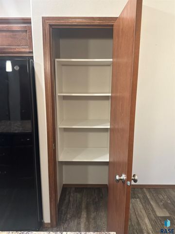 2527 E Meadowside Pl Place, Sioux Falls, SD 57105