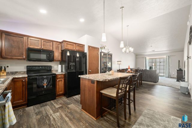 2527 E Meadowside Pl Place, Sioux Falls, SD 57105