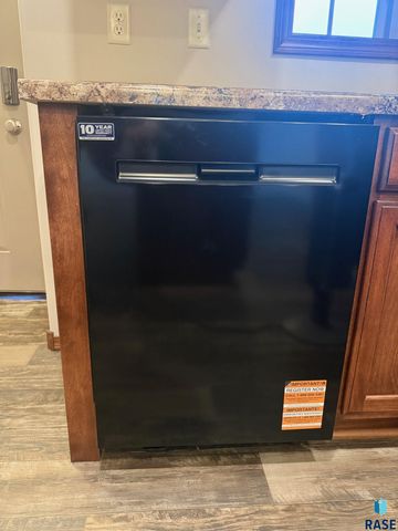 2527 E Meadowside Pl Place, Sioux Falls, SD 57105