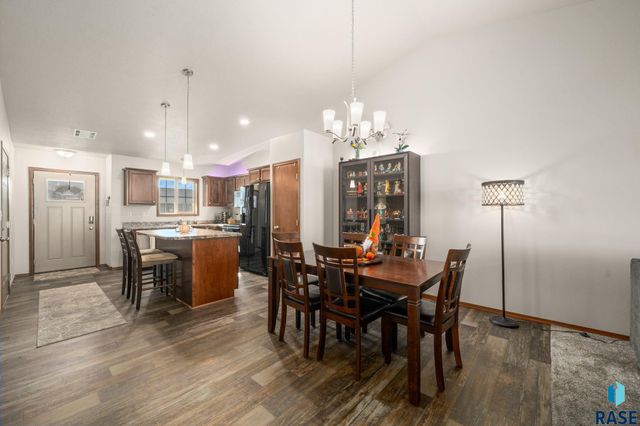 2527 E Meadowside Pl Place, Sioux Falls, SD 57105