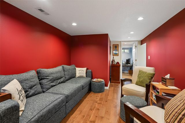 906 E Detroit Avenue, Indianola, IA 50125