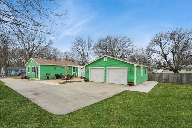 906 E Detroit Avenue, Indianola, IA 50125