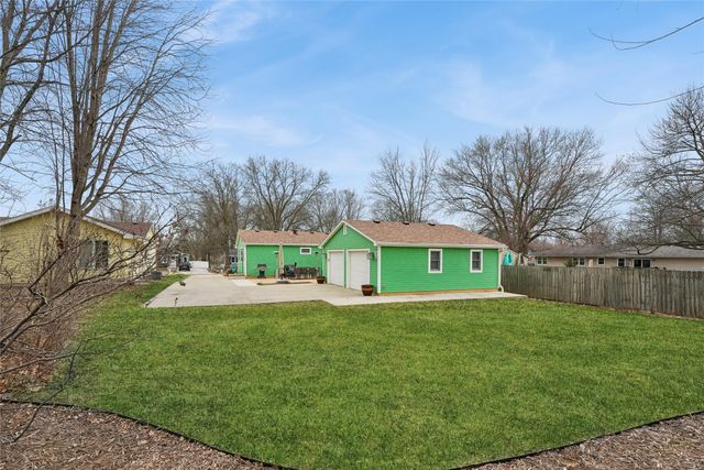 906 E Detroit Avenue, Indianola, IA 50125