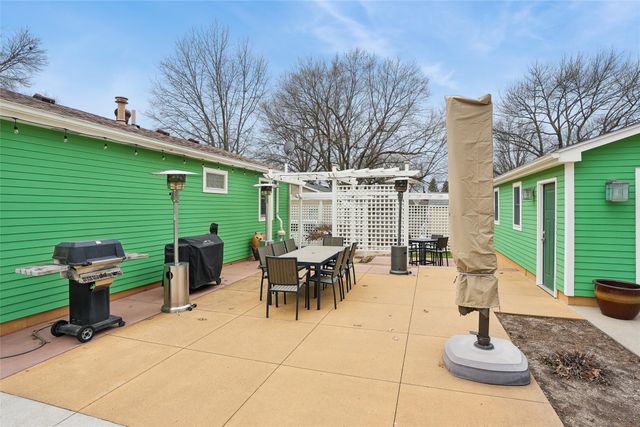 906 E Detroit Avenue, Indianola, IA 50125