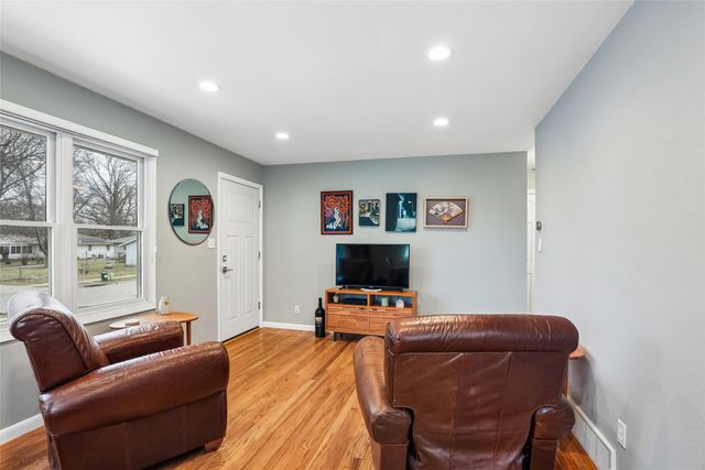 906 E Detroit Avenue, Indianola, IA 50125