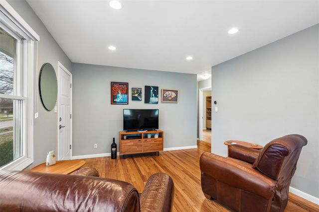 906 E Detroit Avenue, Indianola, IA 50125