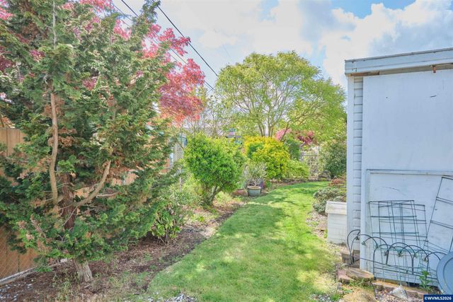 1740 Vanderbeck Ln, Woodburn, OR 97071