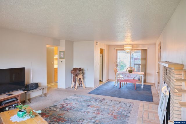 1740 Vanderbeck Ln, Woodburn, OR 97071