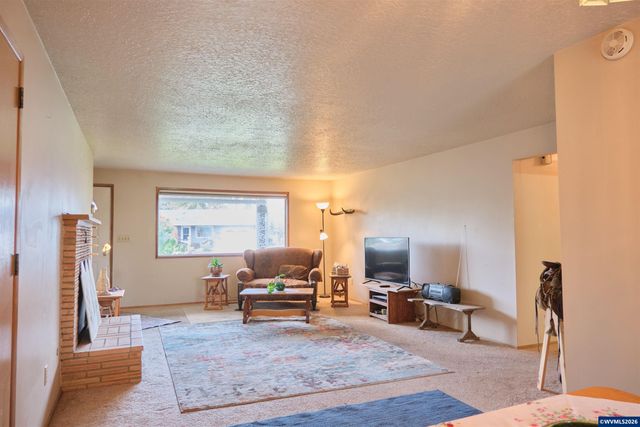1740 Vanderbeck Ln, Woodburn, OR 97071