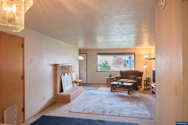 1740 Vanderbeck Ln, Woodburn, OR 97071