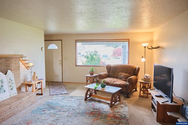 1740 Vanderbeck Ln, Woodburn, OR 97071