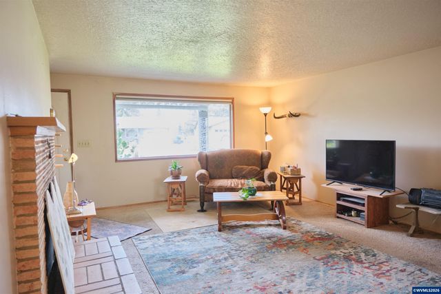 1740 Vanderbeck Ln, Woodburn, OR 97071