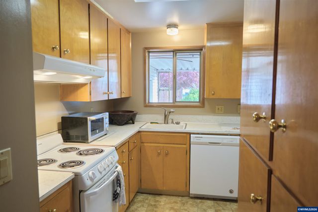 1740 Vanderbeck Ln, Woodburn, OR 97071