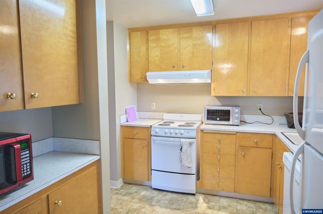 1740 Vanderbeck Ln, Woodburn, OR 97071