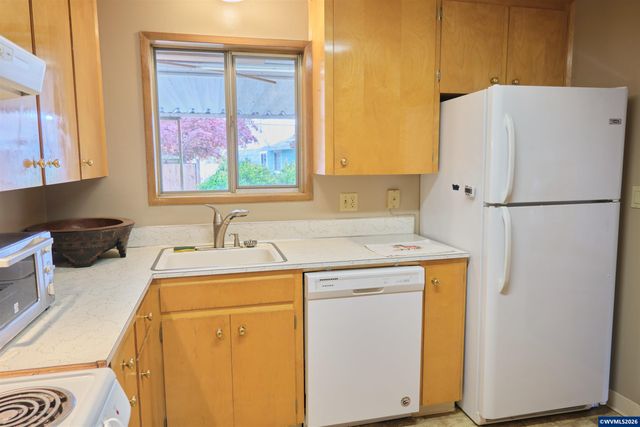 1740 Vanderbeck Ln, Woodburn, OR 97071