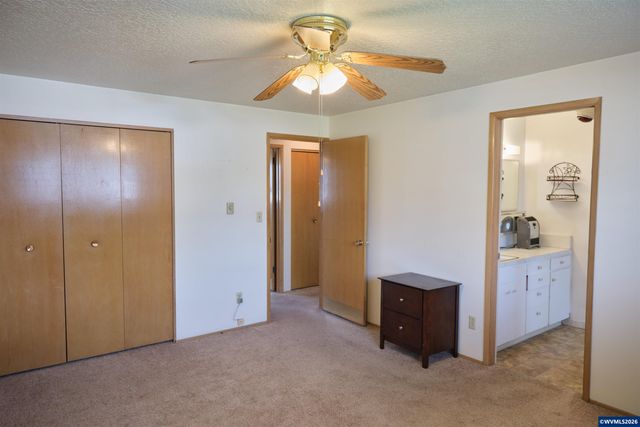 1740 Vanderbeck Ln, Woodburn, OR 97071
