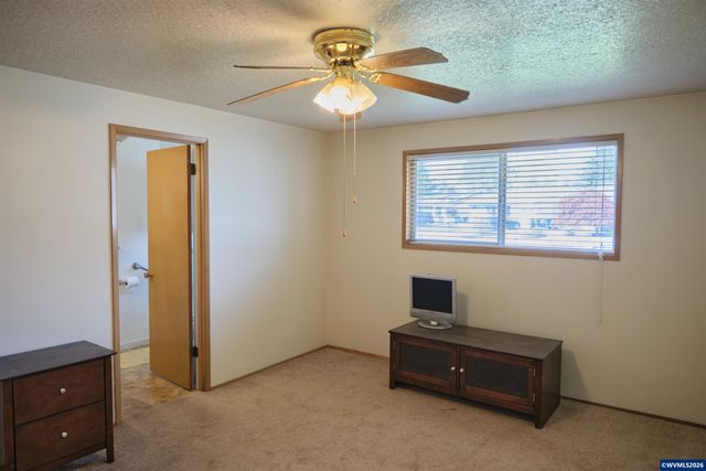 1740 Vanderbeck Ln, Woodburn, OR 97071