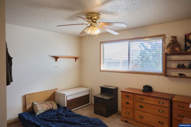 1740 Vanderbeck Ln, Woodburn, OR 97071