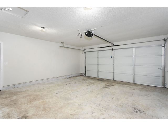 174 Sw 10TH Ave, Canby, OR 97013