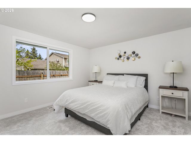 174 Sw 10TH Ave, Canby, OR 97013