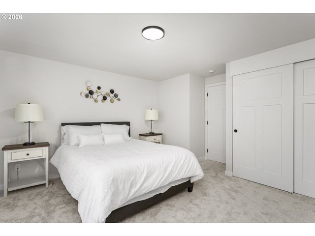 174 Sw 10TH Ave, Canby, OR 97013