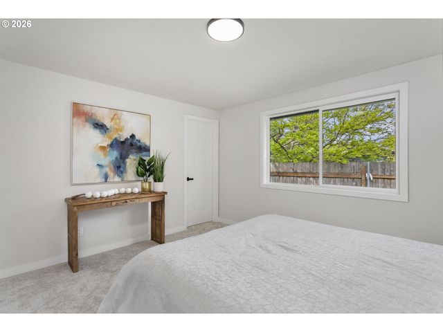 174 Sw 10TH Ave, Canby, OR 97013