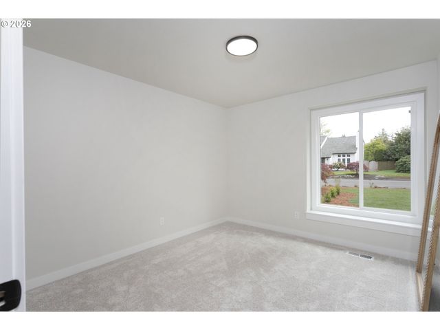 174 Sw 10TH Ave, Canby, OR 97013