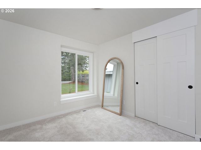 174 Sw 10TH Ave, Canby, OR 97013